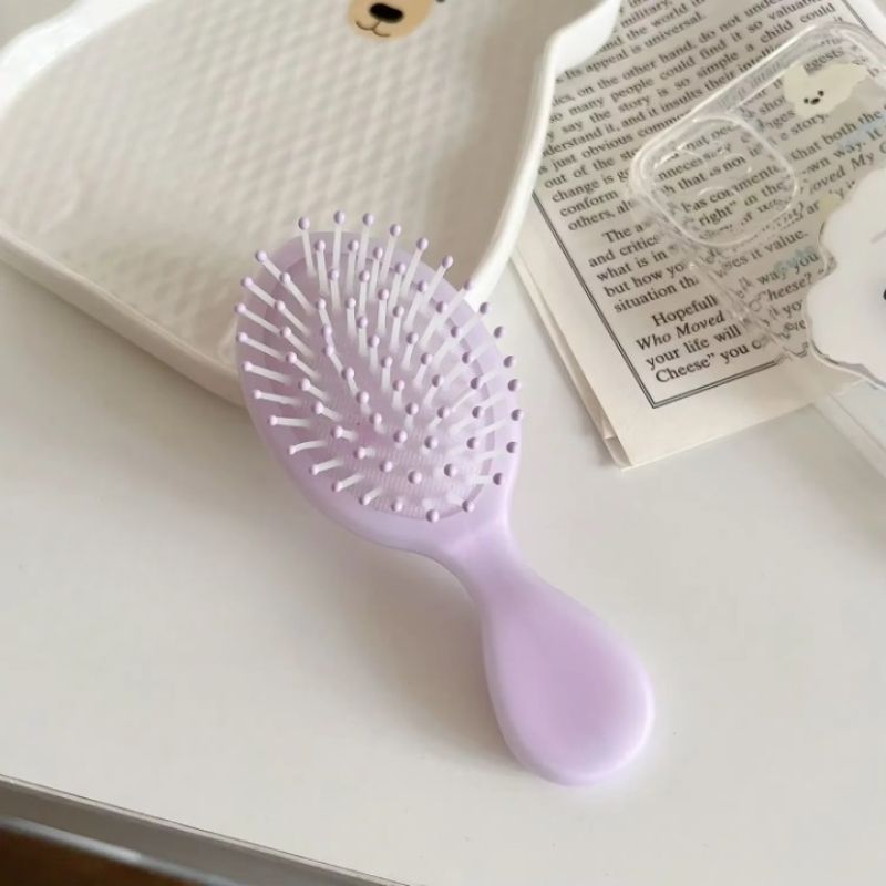 Brosse À Cheveux Bébé – Coiffage Facile sur fond blanc