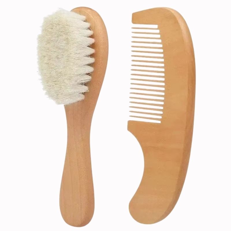 Brosse À Cheveux Bébé – Duo Bois sur fond blanc