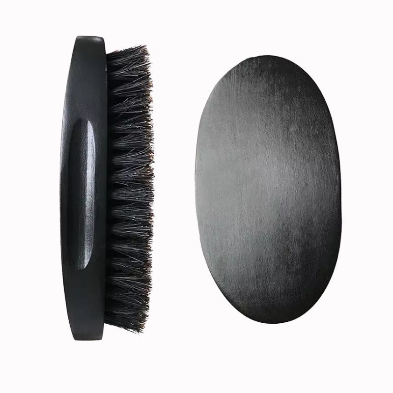 Brosse à Cheveux Homme – Coiffage Propre sur fond blanc