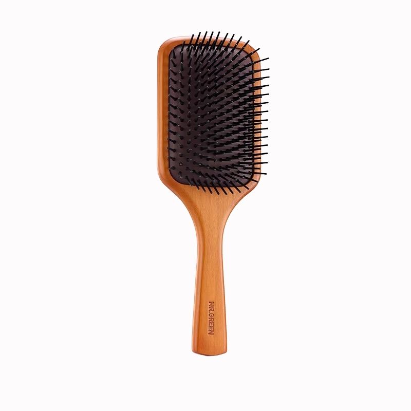 Brosse À Cheveux Homme – Coiffage Simple au Quotidien sur fond blanc